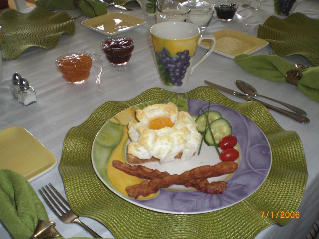 Point Pelee Lakeshore B&B Leamington Esterno foto